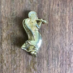 Vintage GERRYS Signed Angel Brooch Pin Playing Horn Halo Rhinestones‎ Gold Tone